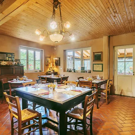 Gospodarstwo agroturystyczne Di Charme E Ristorante Stallato Il Filo Di Paglia *