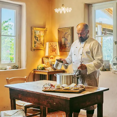 Di Charme E Ristorante Stallato Il Filo Di Paglia Farm stay